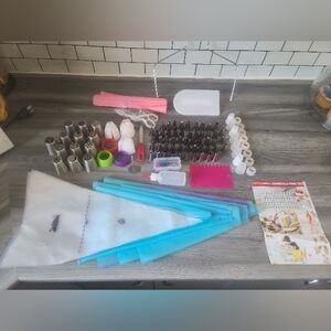 Cake Decorating Tool Set in Pink and Teal